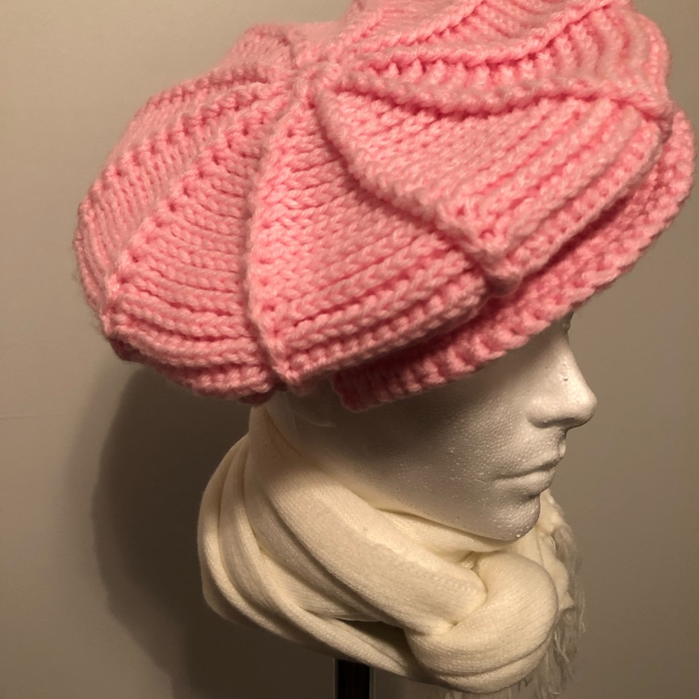 Unisex Throw Back Hat . Crocheting 🧶